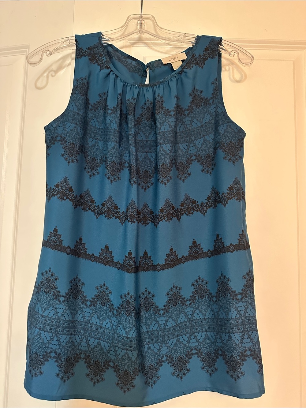 Sz XS LOFT teal and black floral mandala scroll sleeveless blouse like new.